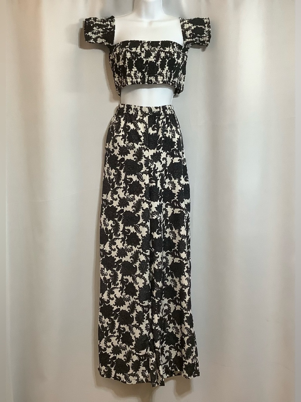 Boohoo 2 Piece Pant Set Women’s Size Medium Fran Dark Floral Beach Resort